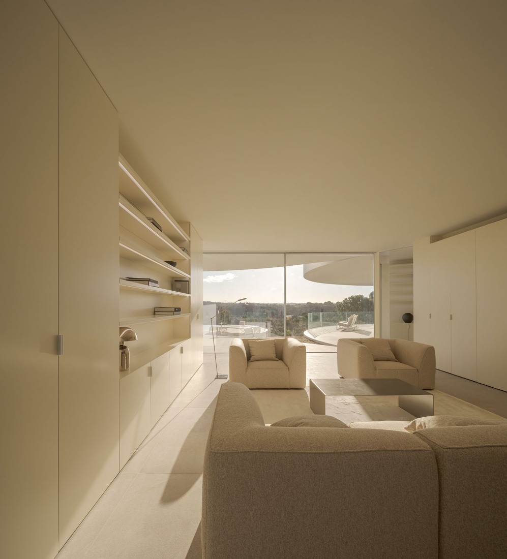 House in Las Rozas by Fran Silvestre Arquitectos. Photograph by Fernando Guerra.