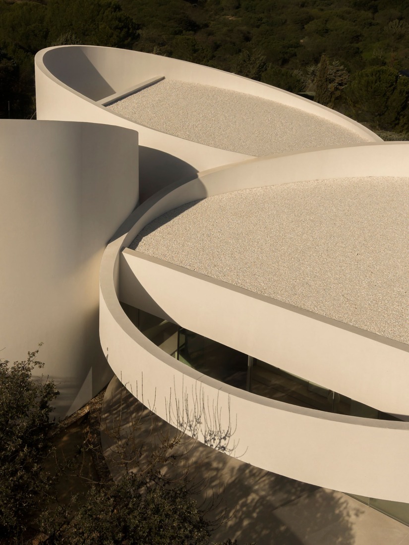 House in Las Rozas by Fran Silvestre Arquitectos. Photograph by Fernando Guerra.