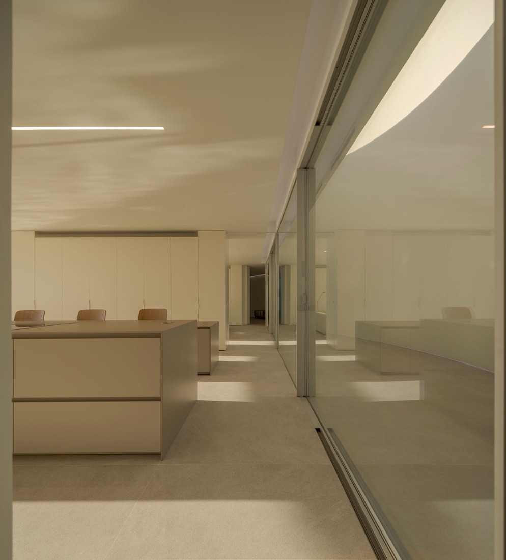 House in Las Rozas by Fran Silvestre Arquitectos. Photograph by Fernando Guerra.
