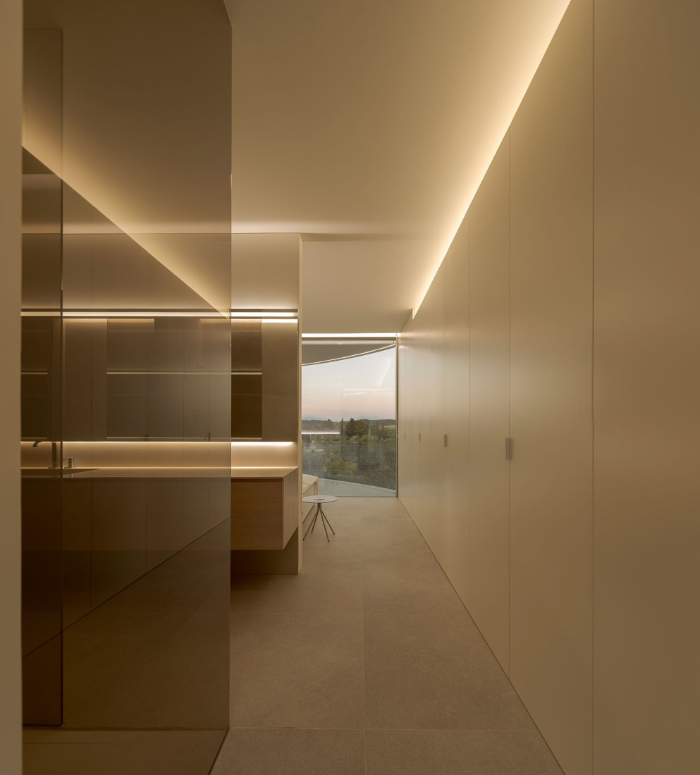 House in Las Rozas by Fran Silvestre Arquitectos. Photograph by Fernando Guerra.