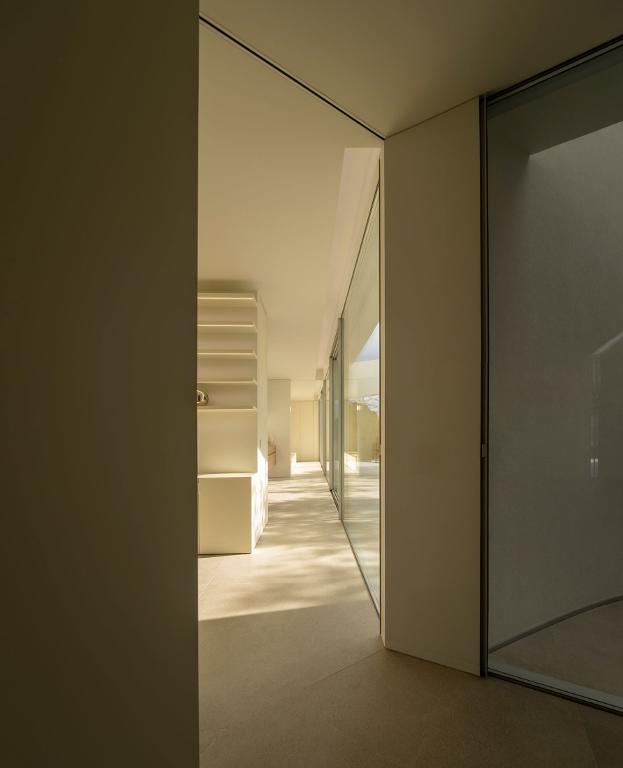 House in Las Rozas by Fran Silvestre Arquitectos. Photograph by Fernando Guerra.