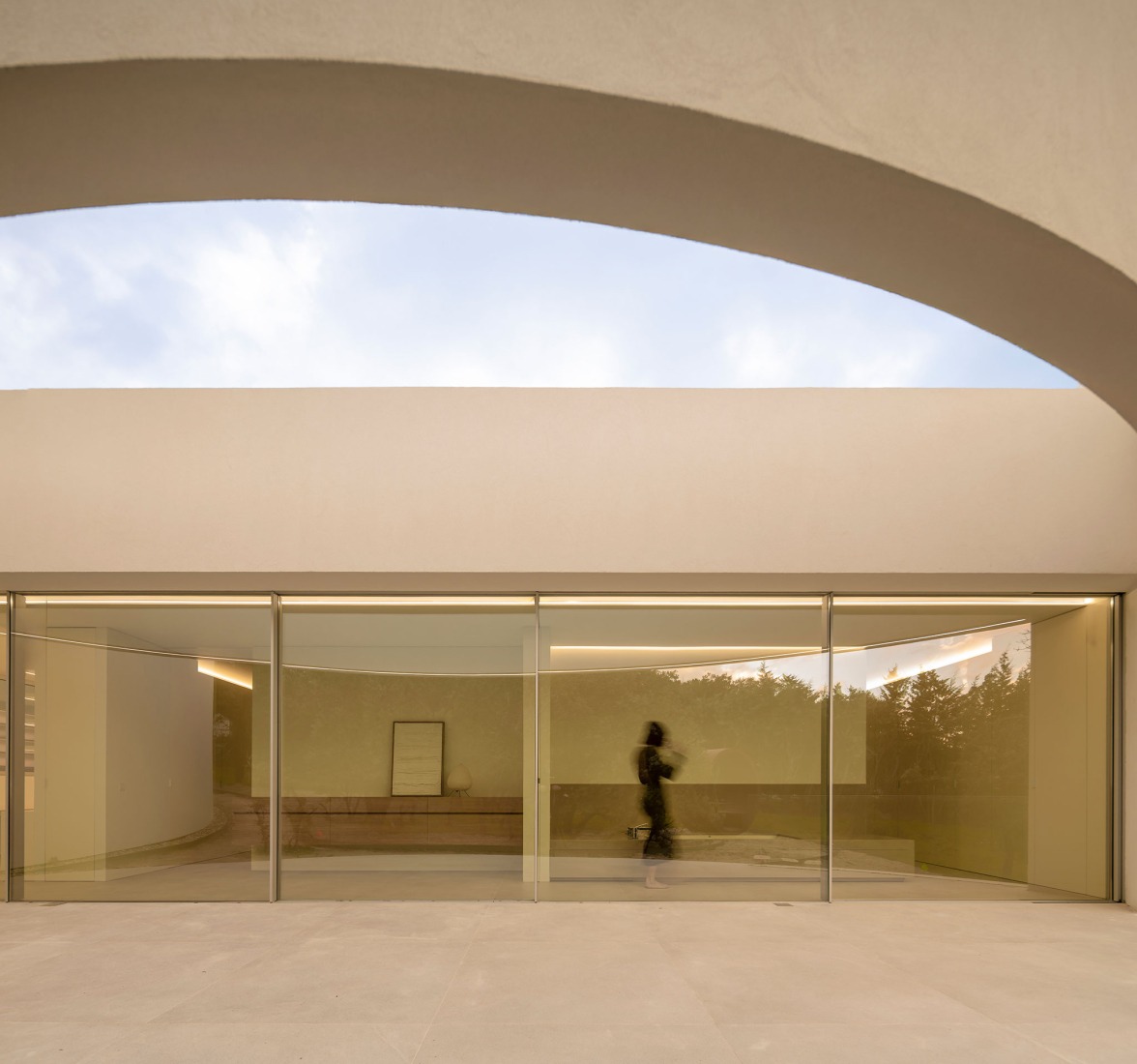 House in Las Rozas by Fran Silvestre Arquitectos. Photograph by Fernando Guerra.