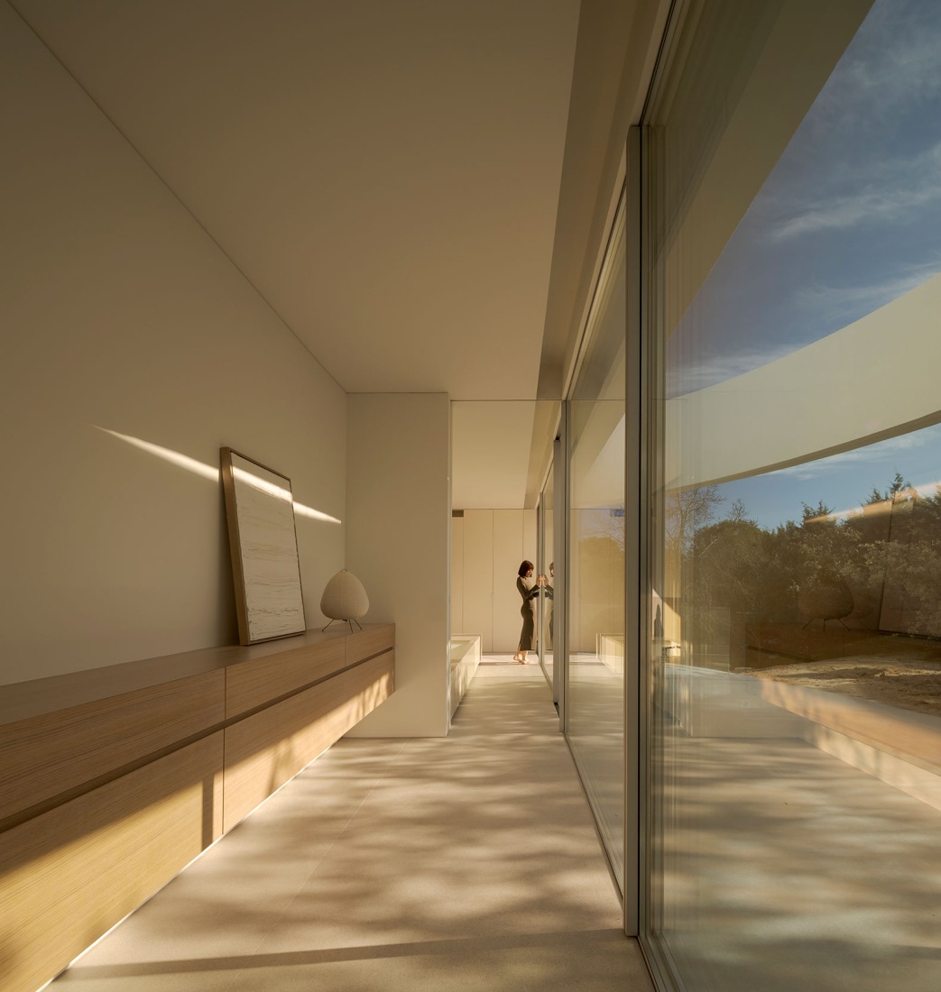 House in Las Rozas by Fran Silvestre Arquitectos. Photograph by Fernando Guerra.