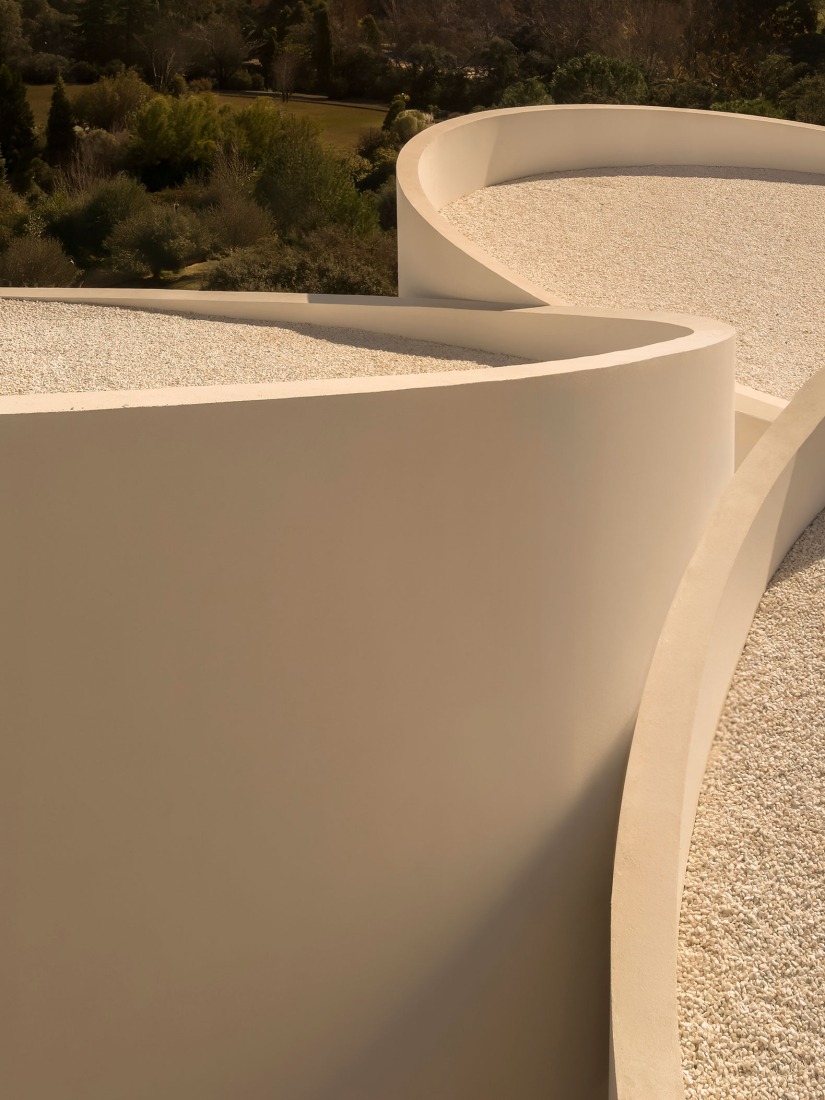 House in Las Rozas by Fran Silvestre Arquitectos. Photograph by Fernando Guerra.