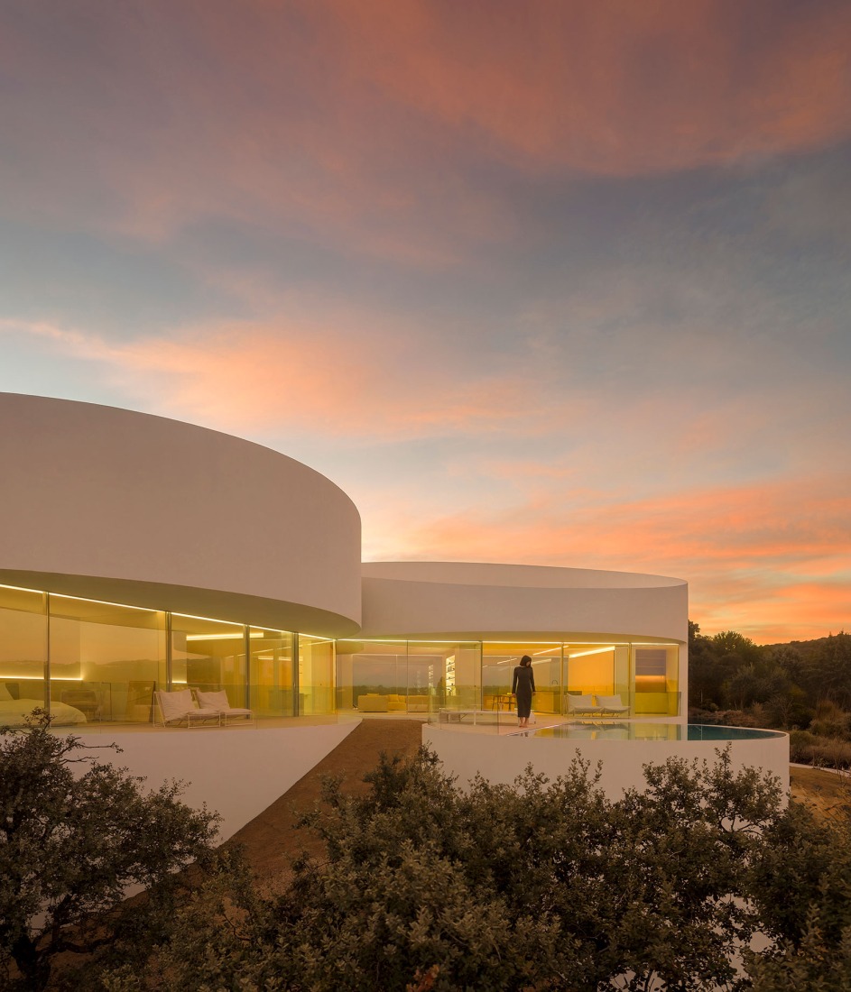 House in Las Rozas by Fran Silvestre Arquitectos. Photograph by Fernando Guerra.