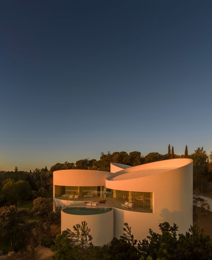 House in Las Rozas by Fran Silvestre Arquitectos. Photograph by Fernando Guerra.
