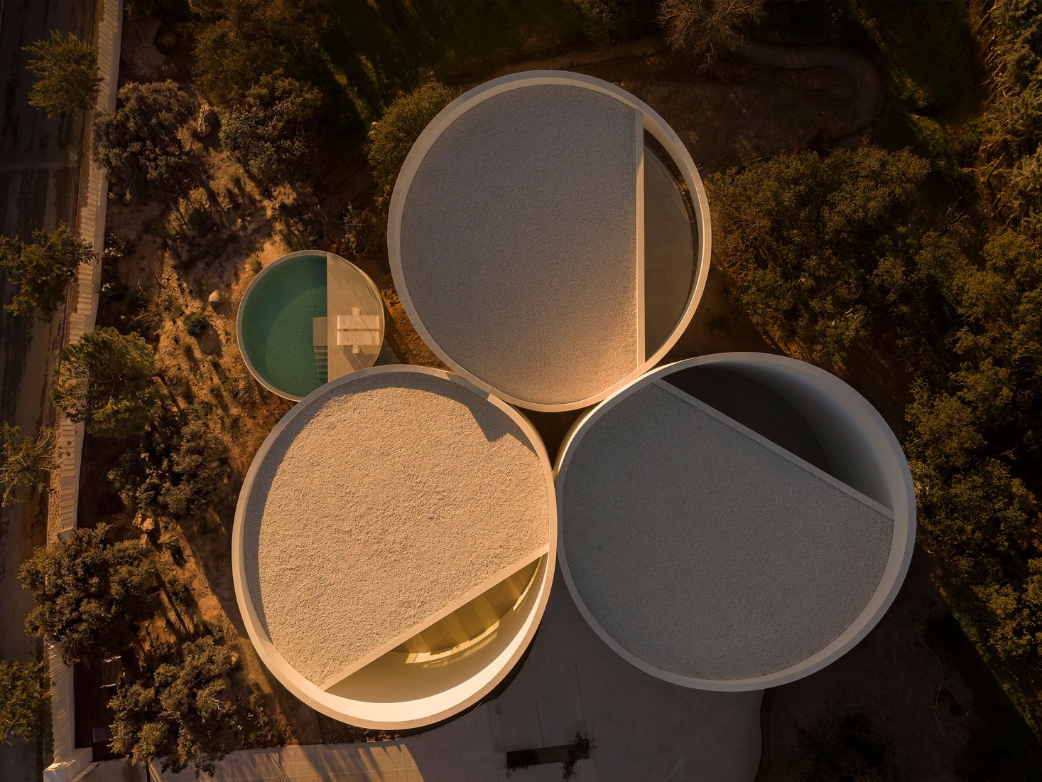 House in Las Rozas by Fran Silvestre Arquitectos. Photograph by Fernando Guerra.