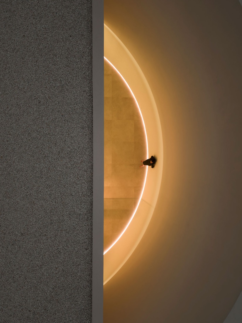 House in Las Rozas by Fran Silvestre Arquitectos. Photograph by Fernando Guerra.