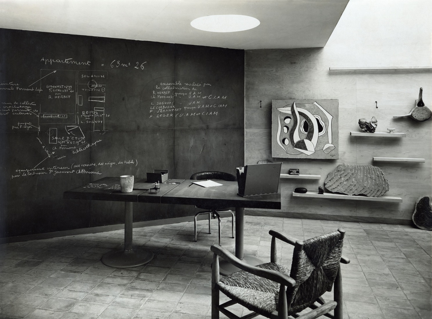 Le Corbusier, Pierre Jeanneret y Charlotte Perriand, Apartamento para un joven (Apartament per a un jove), Exposición Universal de Bruselas, 1935. Fotografía por C. Vanderberghe. Cortesía de Archives Charlotte Perriand.