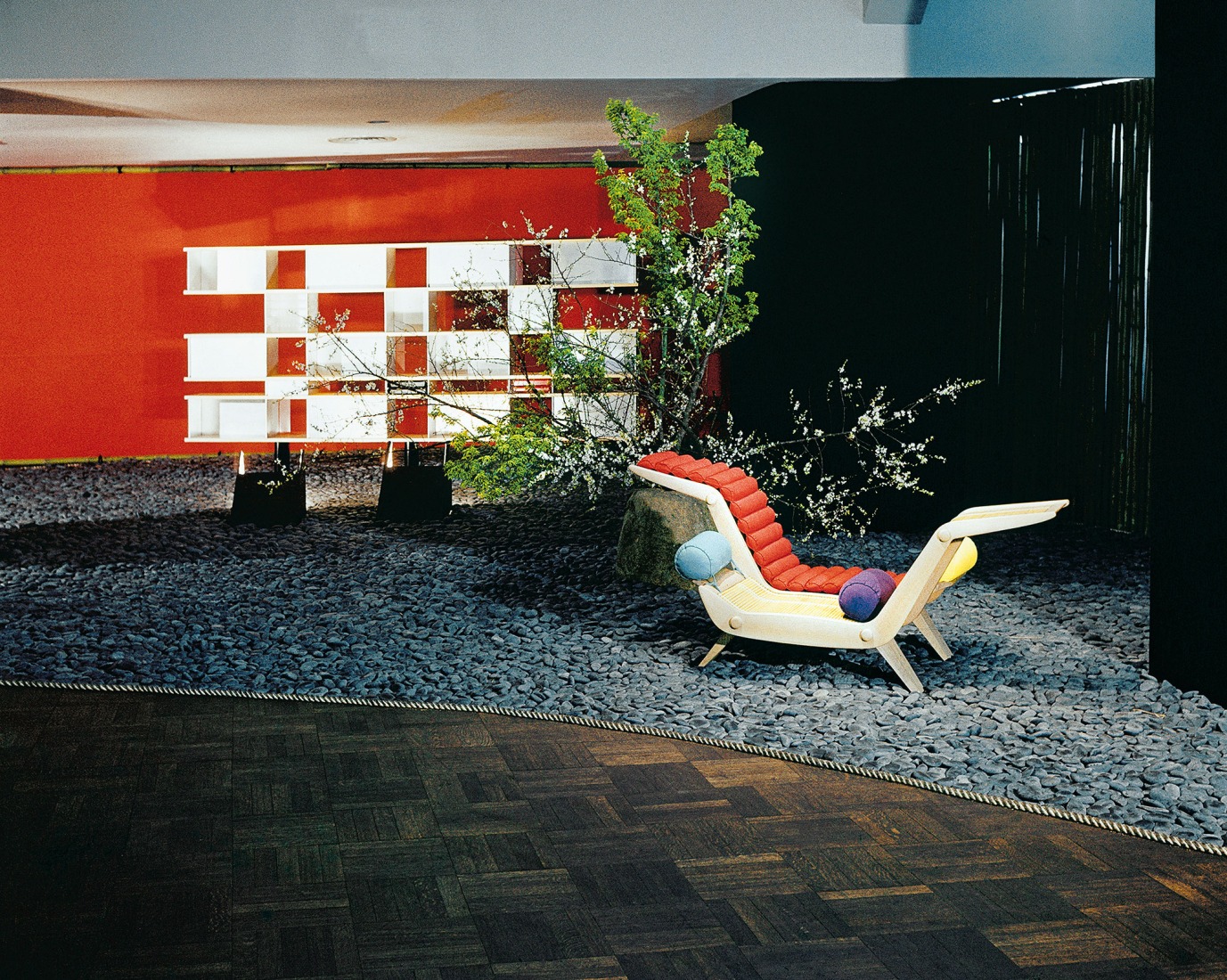 Entrada de la exposición Propuesta de una síntesis de las artes: chaise longue doble y mueble biombo, Tokio, 1955. Cortesía de Archives Charlotte Perriand, 2026. VEGAP, Barcelona 2026.