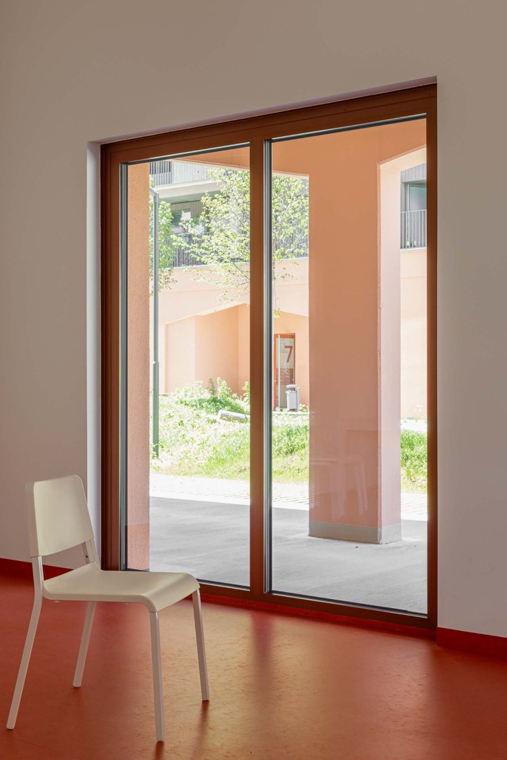 «ATT - Red Emma» por Gerner Gerner Plus + AllesWirdGut. Fotografía por Tschinkersten.