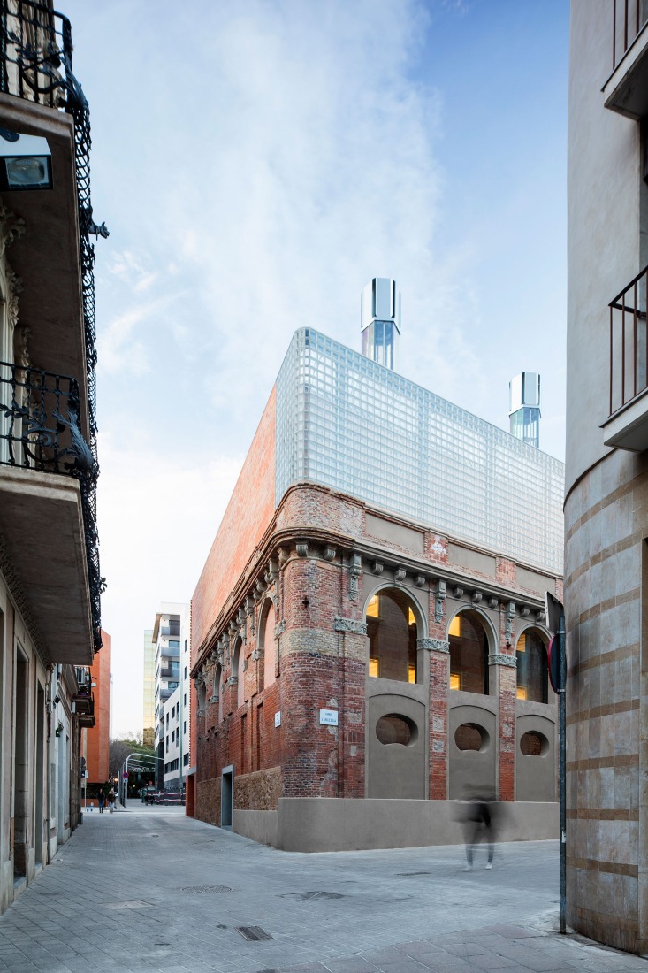 Cristalleries Planell Civic Center by H Arquitectes. Photograph by Adrià Goula.