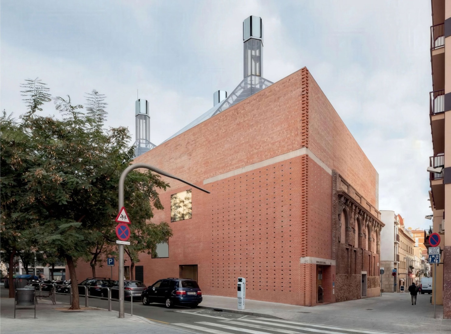 Cristalleries Planell Civic Center by H Arquitectes. Photograph by Adrià Goula.