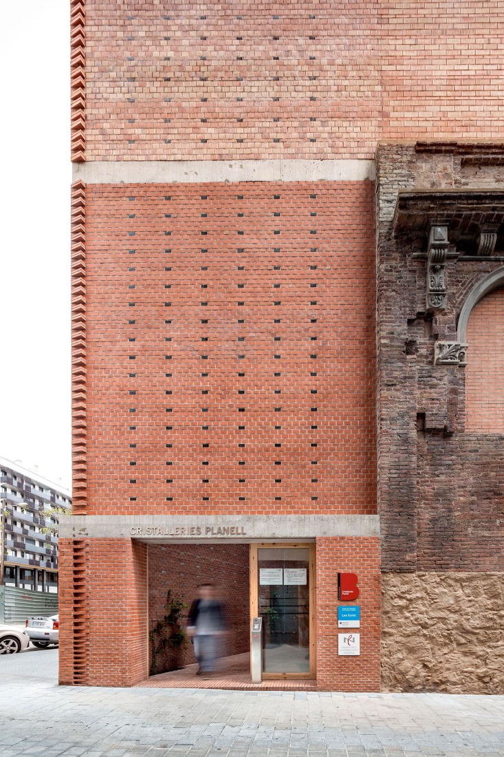 Cristalleries Planell Civic Center by H Arquitectes. Photograph by Adrià Goula.