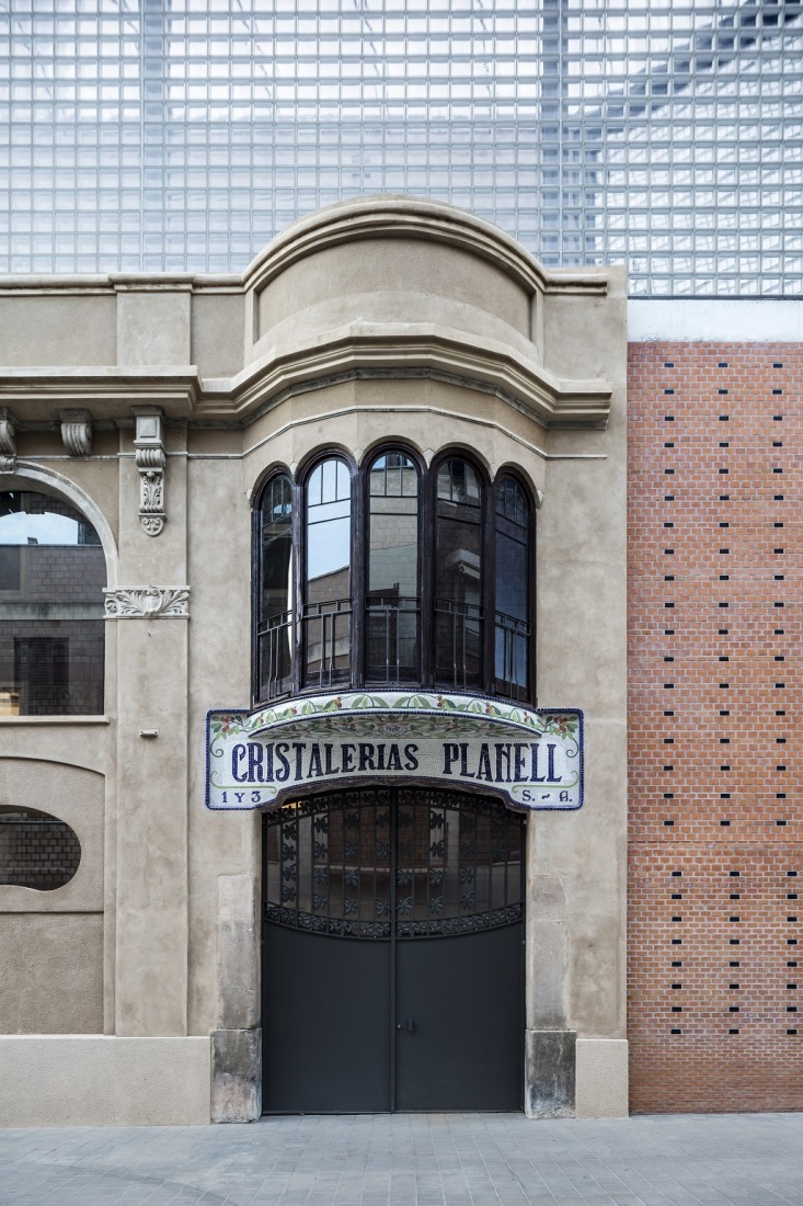 Cristalleries Planell Civic Center by H Arquitectes. Photograph by Adrià Goula.
