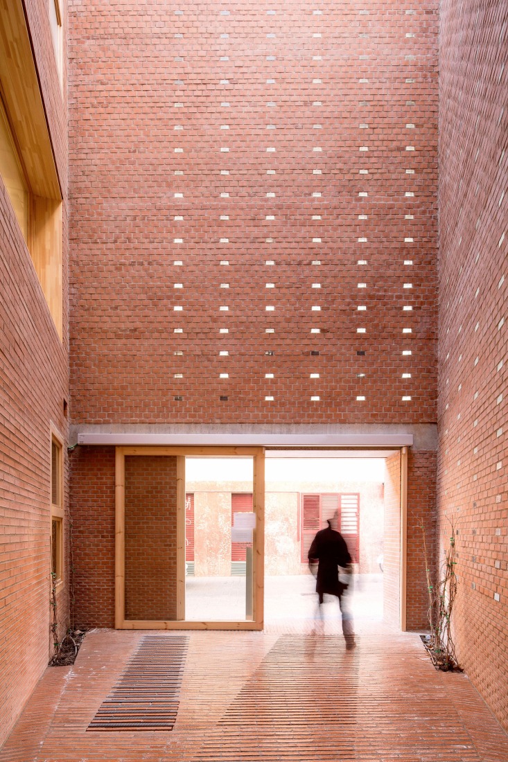 Cristalleries Planell Civic Center by H Arquitectes. Photograph by Adrià Goula.