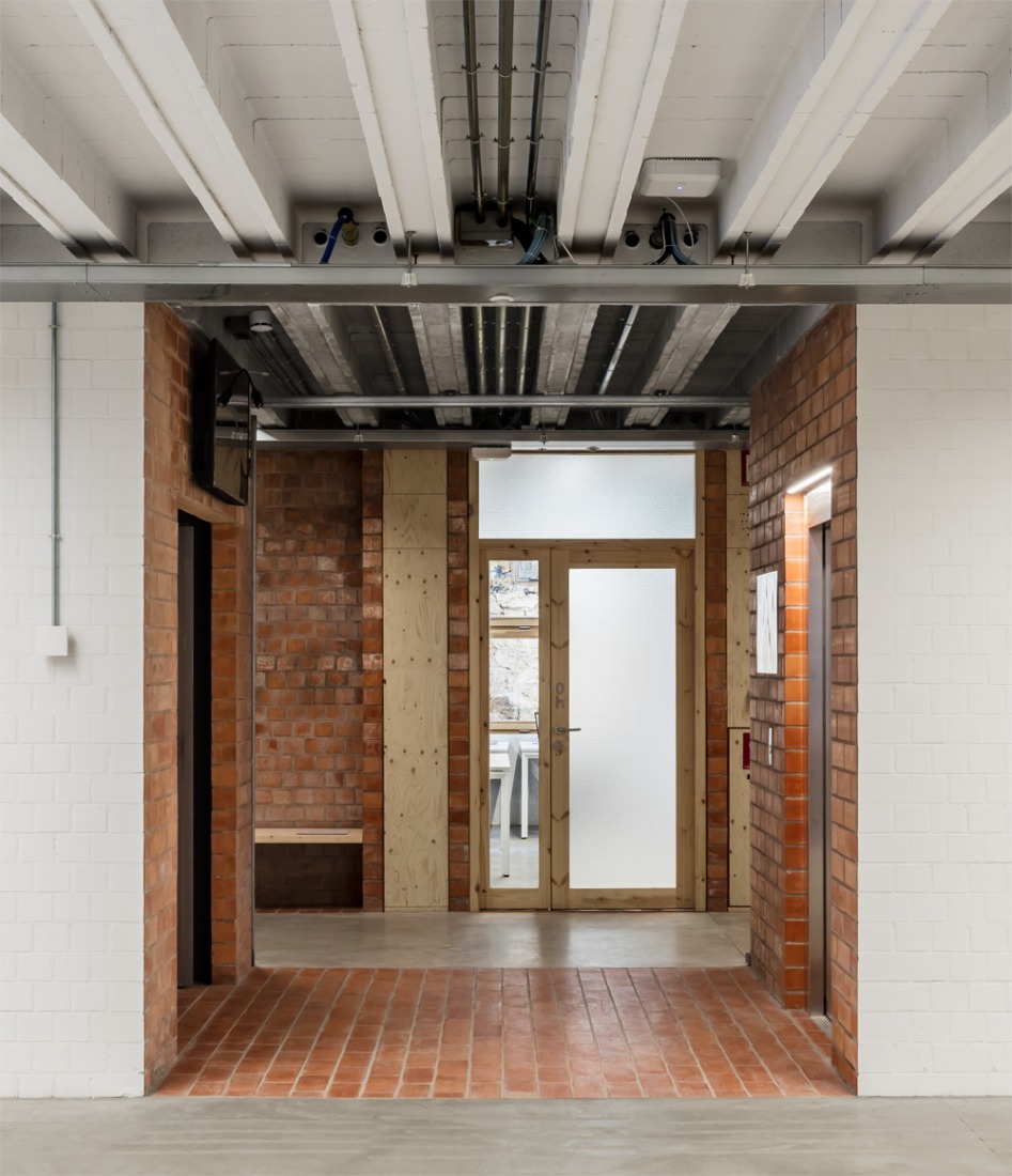 Cristalleries Planell Civic Center by H Arquitectes. Photograph by Adrià Goula.