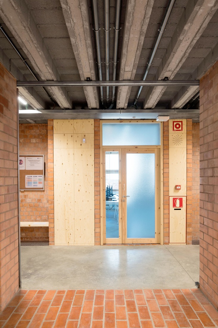 Cristalleries Planell Civic Center by H Arquitectes. Photograph by Adrià Goula.