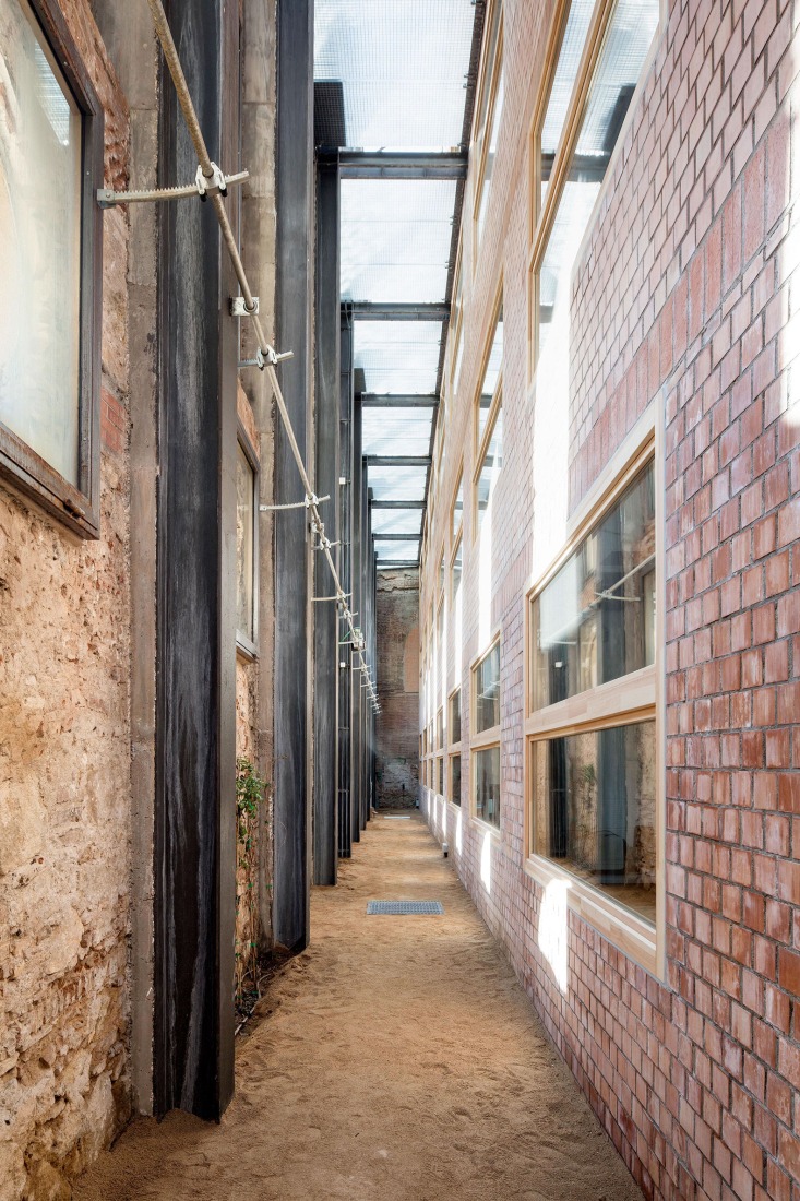 Cristalleries Planell Civic Center by H Arquitectes. Photograph by Adrià Goula.