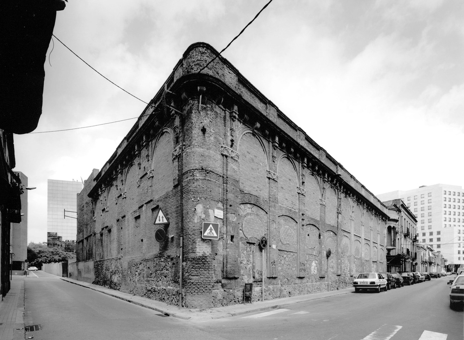 Before the intervention. Cristalleries Planell Civic Center by H Arquitectes.