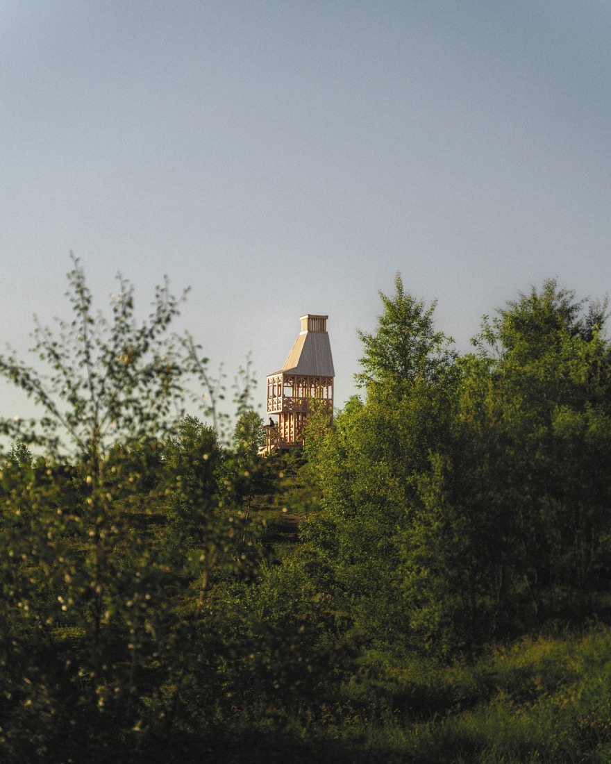 Kola Bay Lighthouse Viewpoint by Evgeny Makarenko Timber Architecture Workshop. Photograph by Alexey Arushanyan, Alexey Malenchik, Tatiana Okuneva.