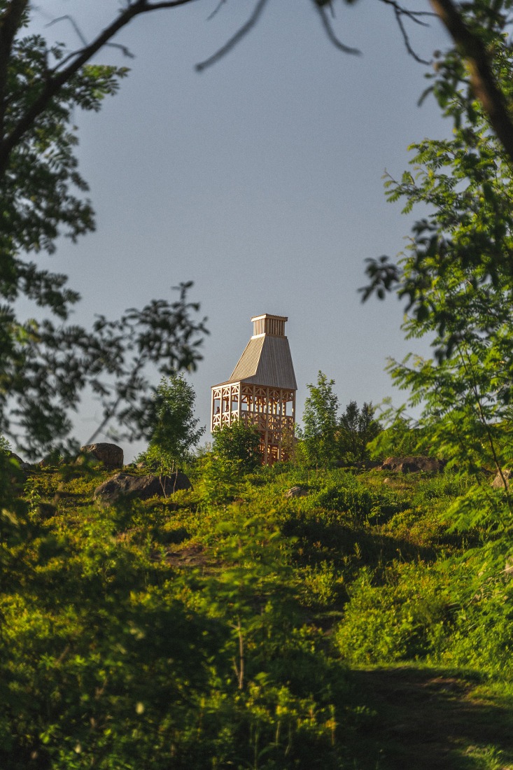 Kola Bay Lighthouse Viewpoint by Evgeny Makarenko Timber Architecture Workshop. Photograph by Alexey Arushanyan, Alexey Malenchik, Tatiana Okuneva.