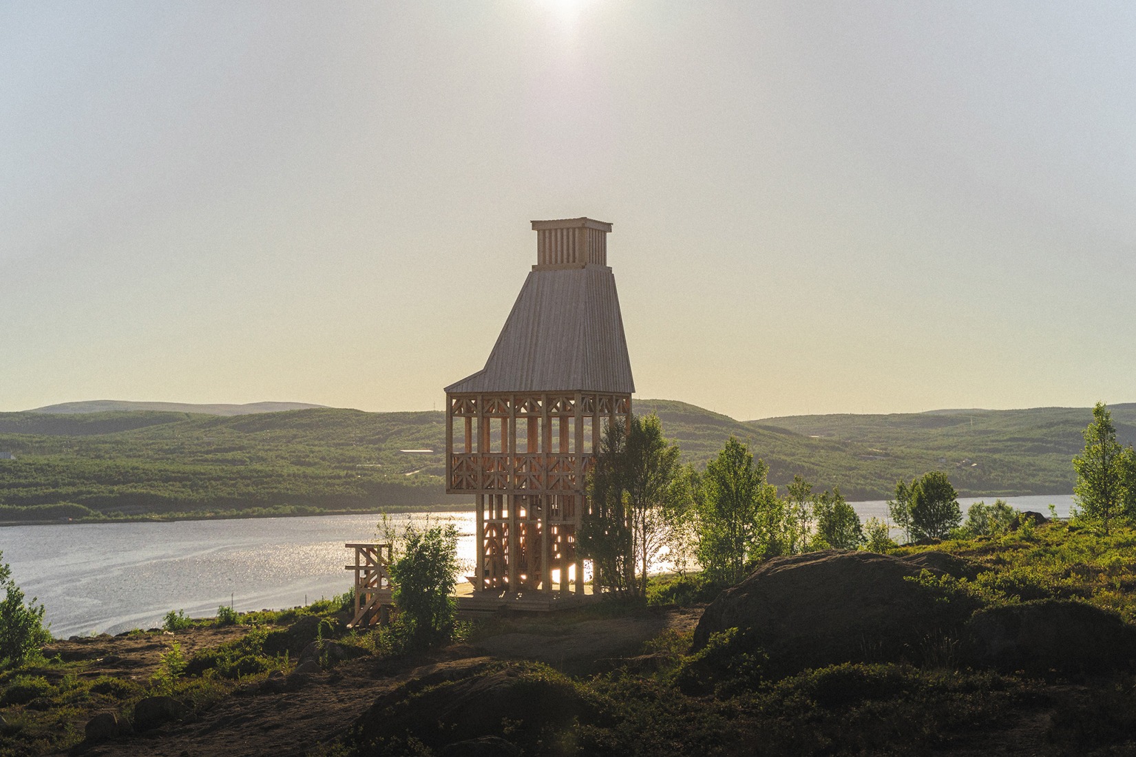 Kola Bay Lighthouse Viewpoint by Evgeny Makarenko Timber Architecture Workshop. Photograph by Alexey Arushanyan, Alexey Malenchik, Tatiana Okuneva.
