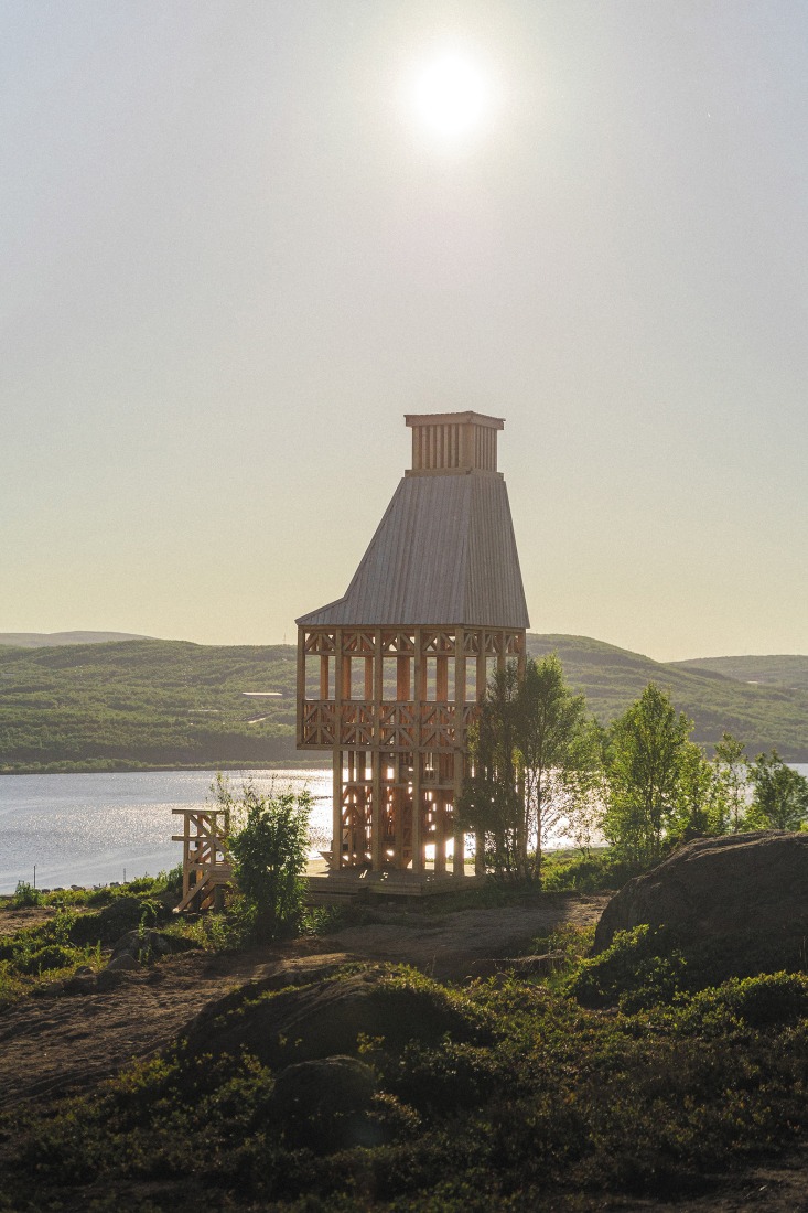 Kola Bay Lighthouse Viewpoint by Evgeny Makarenko Timber Architecture Workshop. Photograph by Alexey Arushanyan, Alexey Malenchik, Tatiana Okuneva.