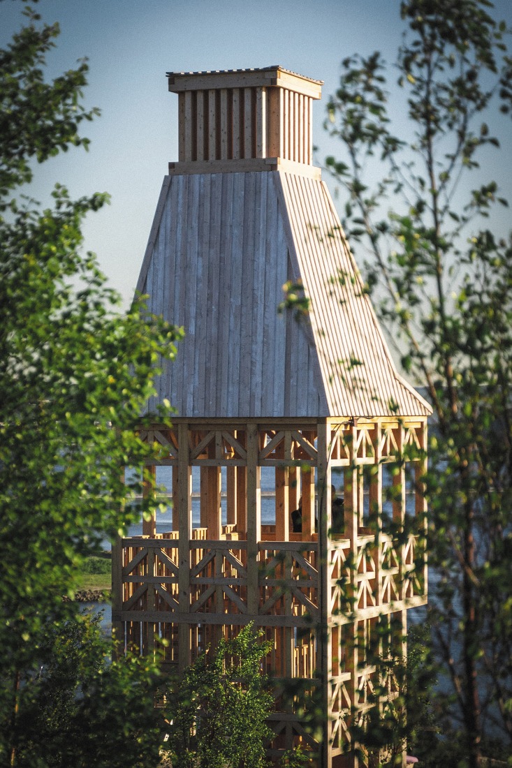 Kola Bay Lighthouse Viewpoint by Evgeny Makarenko Timber Architecture Workshop. Photograph by Alexey Arushanyan, Alexey Malenchik, Tatiana Okuneva.