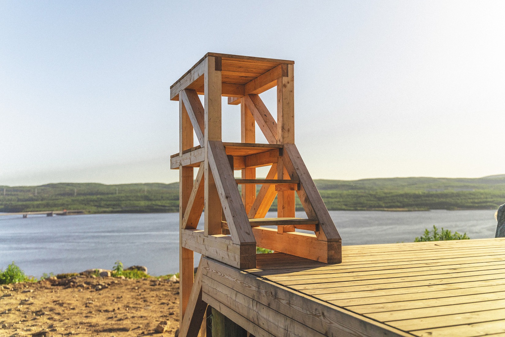 Kola Bay Lighthouse Viewpoint by Evgeny Makarenko Timber Architecture Workshop. Photograph by Alexey Arushanyan, Alexey Malenchik, Tatiana Okuneva.