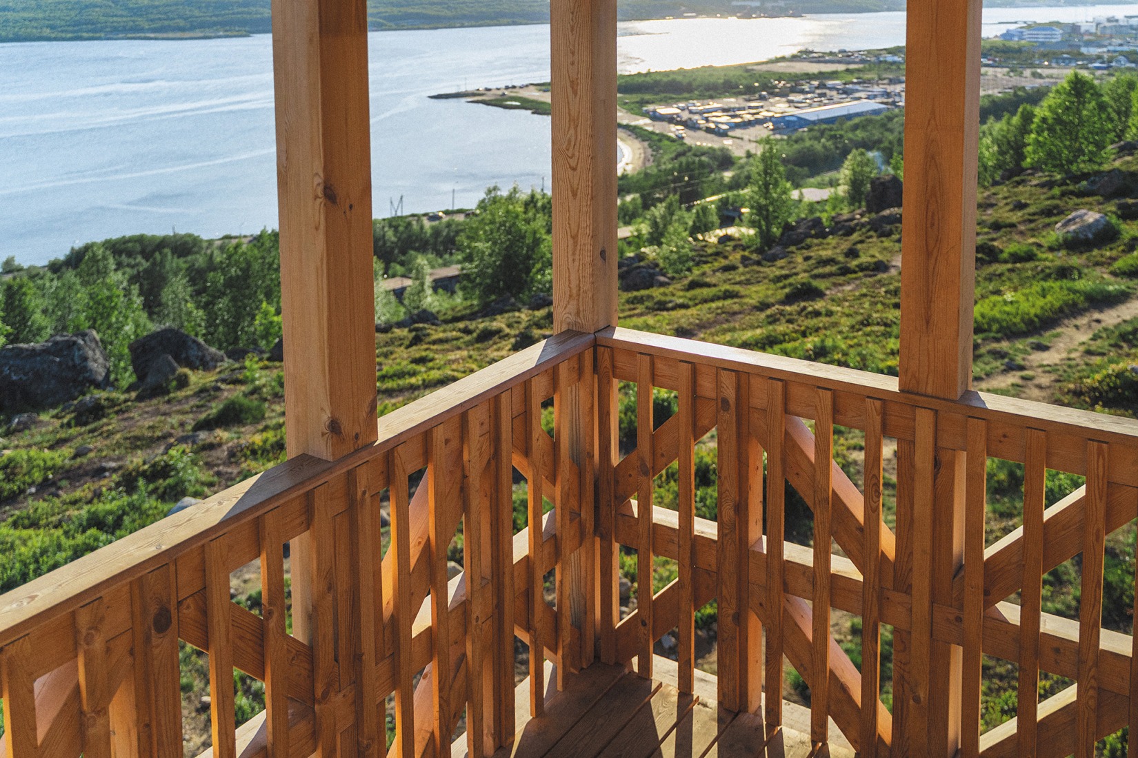 Kola Bay Lighthouse Viewpoint by Evgeny Makarenko Timber Architecture Workshop. Photograph by Alexey Arushanyan, Alexey Malenchik, Tatiana Okuneva.