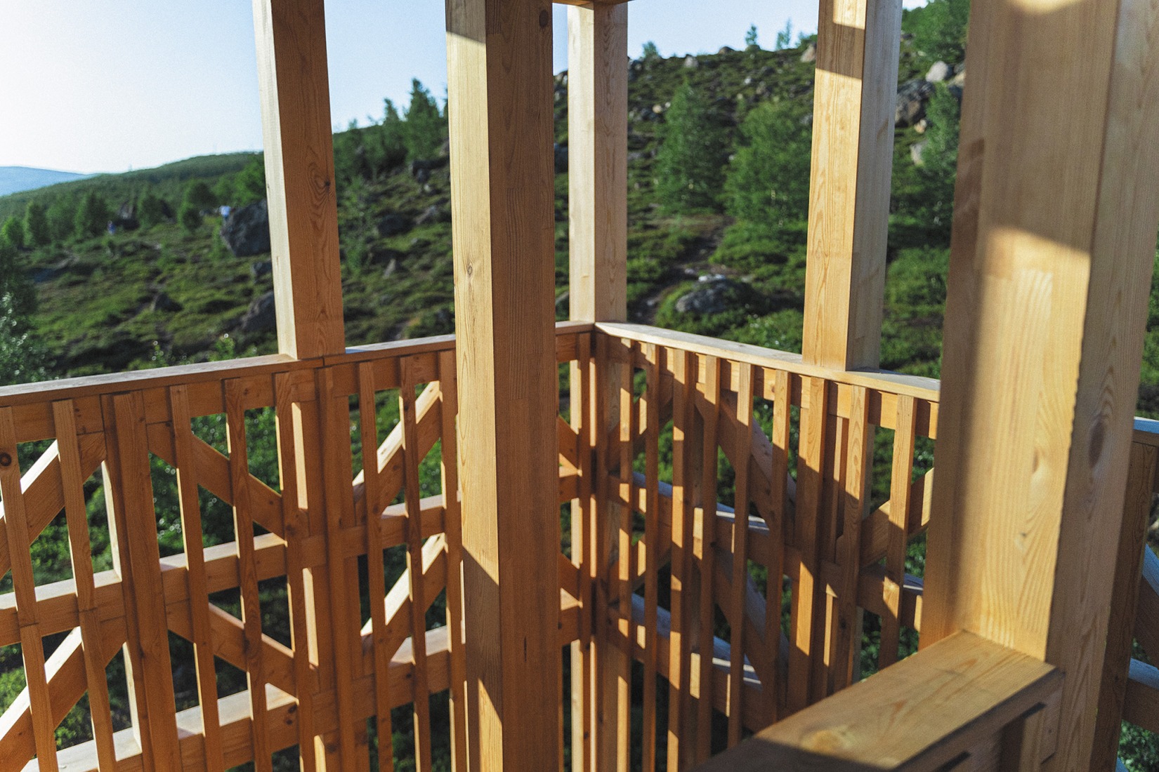 Kola Bay Lighthouse Viewpoint by Evgeny Makarenko Timber Architecture Workshop. Photograph by Alexey Arushanyan, Alexey Malenchik, Tatiana Okuneva.