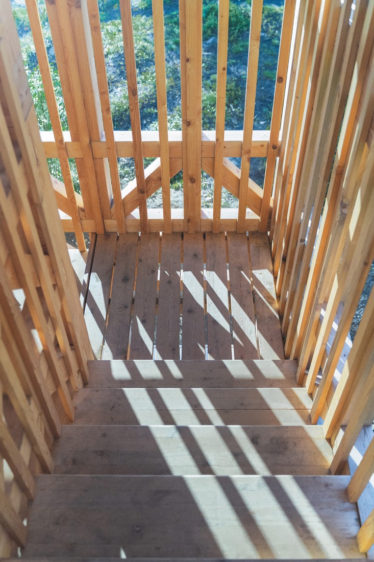 Kola Bay Lighthouse Viewpoint by Evgeny Makarenko Timber Architecture Workshop. Photograph by Alexey Arushanyan, Alexey Malenchik, Tatiana Okuneva.