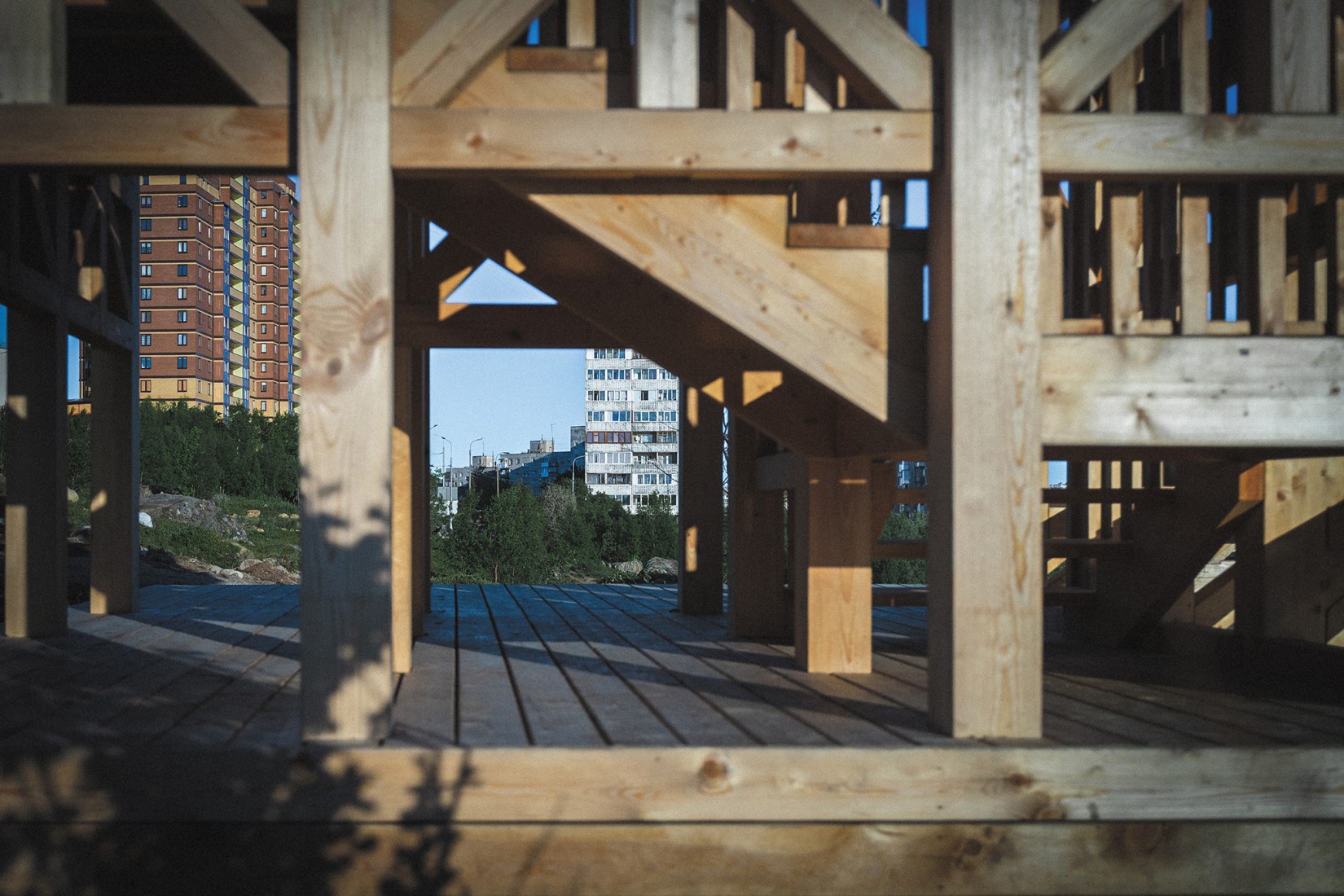 Kola Bay Lighthouse Viewpoint by Evgeny Makarenko Timber Architecture Workshop. Photograph by Alexey Arushanyan, Alexey Malenchik, Tatiana Okuneva.