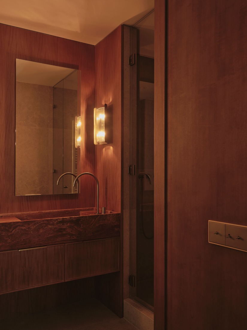 Home renovation in Conde de Aranda, by Pulso Estudio + Pr Arquitectura. Photography by David Zarzoso.