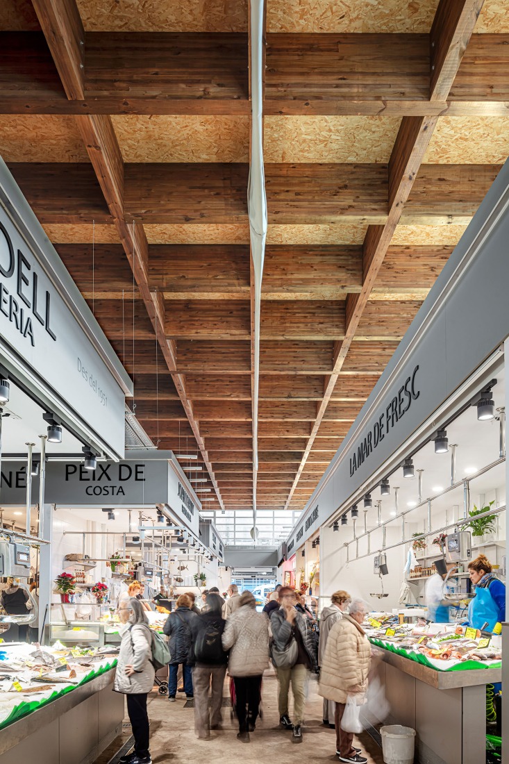 Mercado Provisional de Horta, por Ravetllat Arquitectura + Carles Enrich Studio. Fotografía por Adrià Goula y Carles Enrich. 