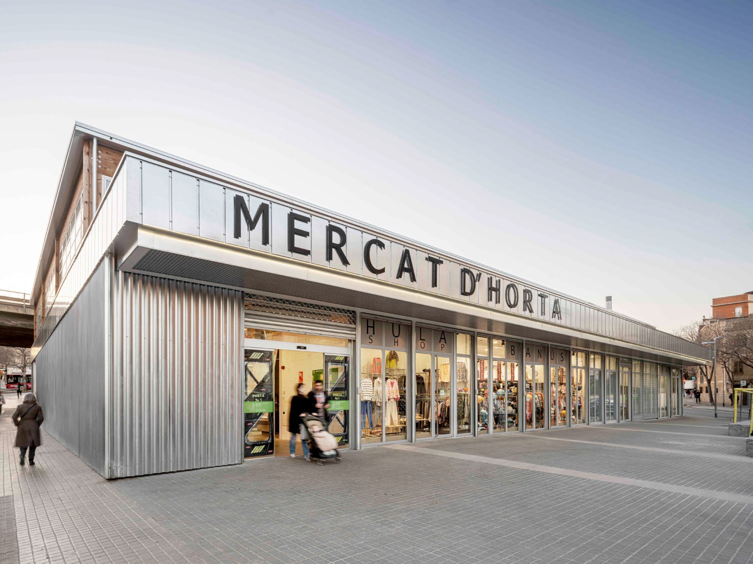 Mercado Provisional de Horta, por Ravetllat Arquitectura + Carles Enrich Studio. Fotografía por Adrià Goula y Carles Enrich. 