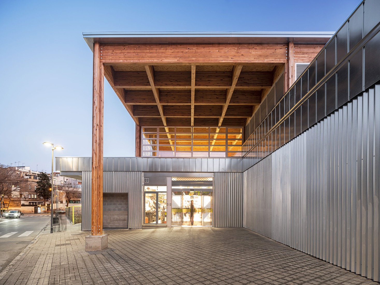 Mercado Provisional de Horta, por Ravetllat Arquitectura + Carles Enrich Studio. Fotografía por Adrià Goula y Carles Enrich. 