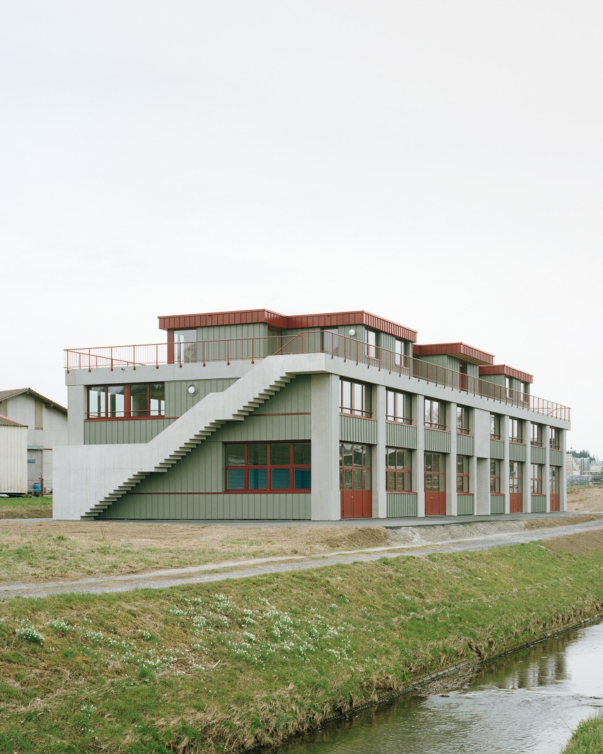 Edificio de uso mixto en Forel por Samir Alaoui Architects Sàrl. Fotografía por Rasmus Norlander.