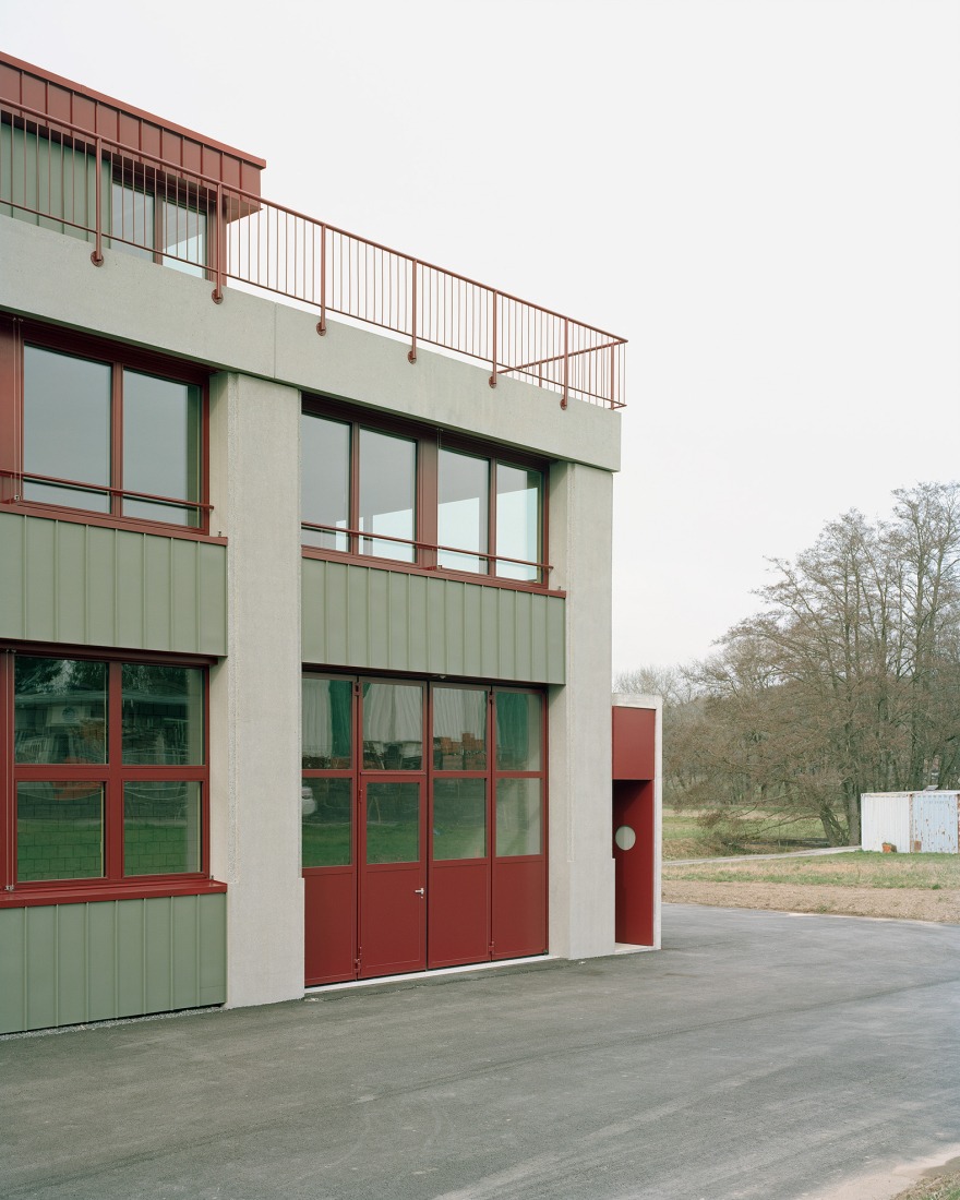 Edificio de uso mixto en Forel por Samir Alaoui Architects Sàrl. Fotografía por Rasmus Norlander.