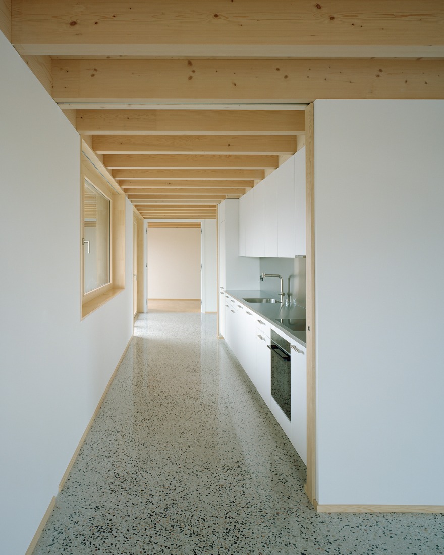 Edificio de uso mixto en Forel por Samir Alaoui Architects Sàrl. Fotografía por Rasmus Norlander.