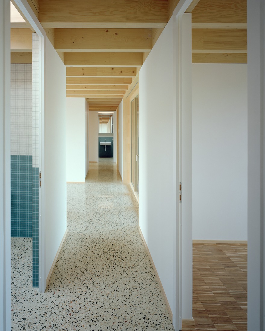Edificio de uso mixto en Forel por Samir Alaoui Architects Sàrl. Fotografía por Rasmus Norlander.