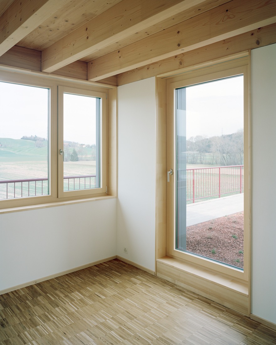 Edificio de uso mixto en Forel por Samir Alaoui Architects Sàrl. Fotografía por Rasmus Norlander.