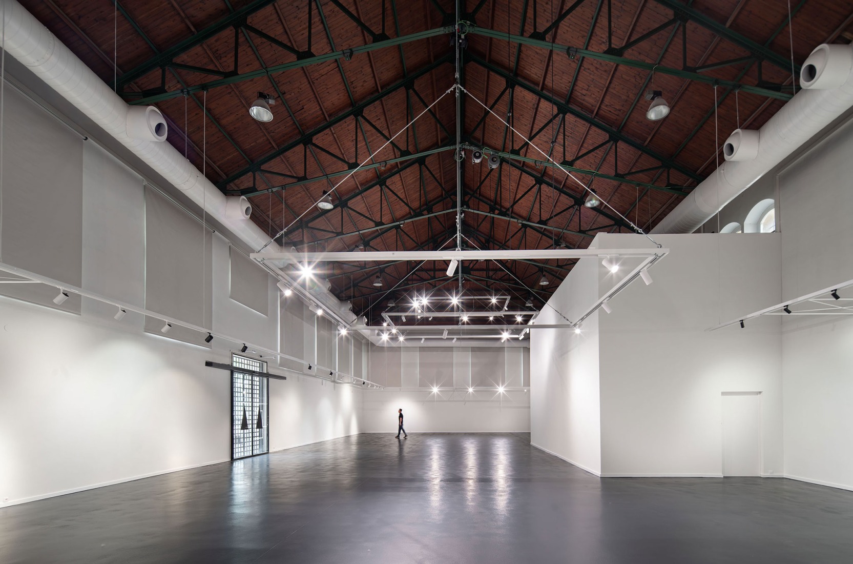 Reforma y digitalización Sala Amós Salvador por Sergio Rojo. Fotografía por Josema Cutillas.