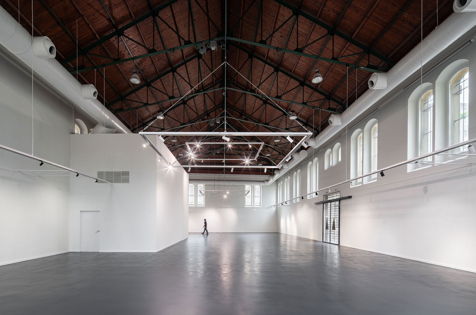 Reforma y digitalización Sala Amós Salvador por Sergio Rojo. Fotografía por Josema Cutillas.