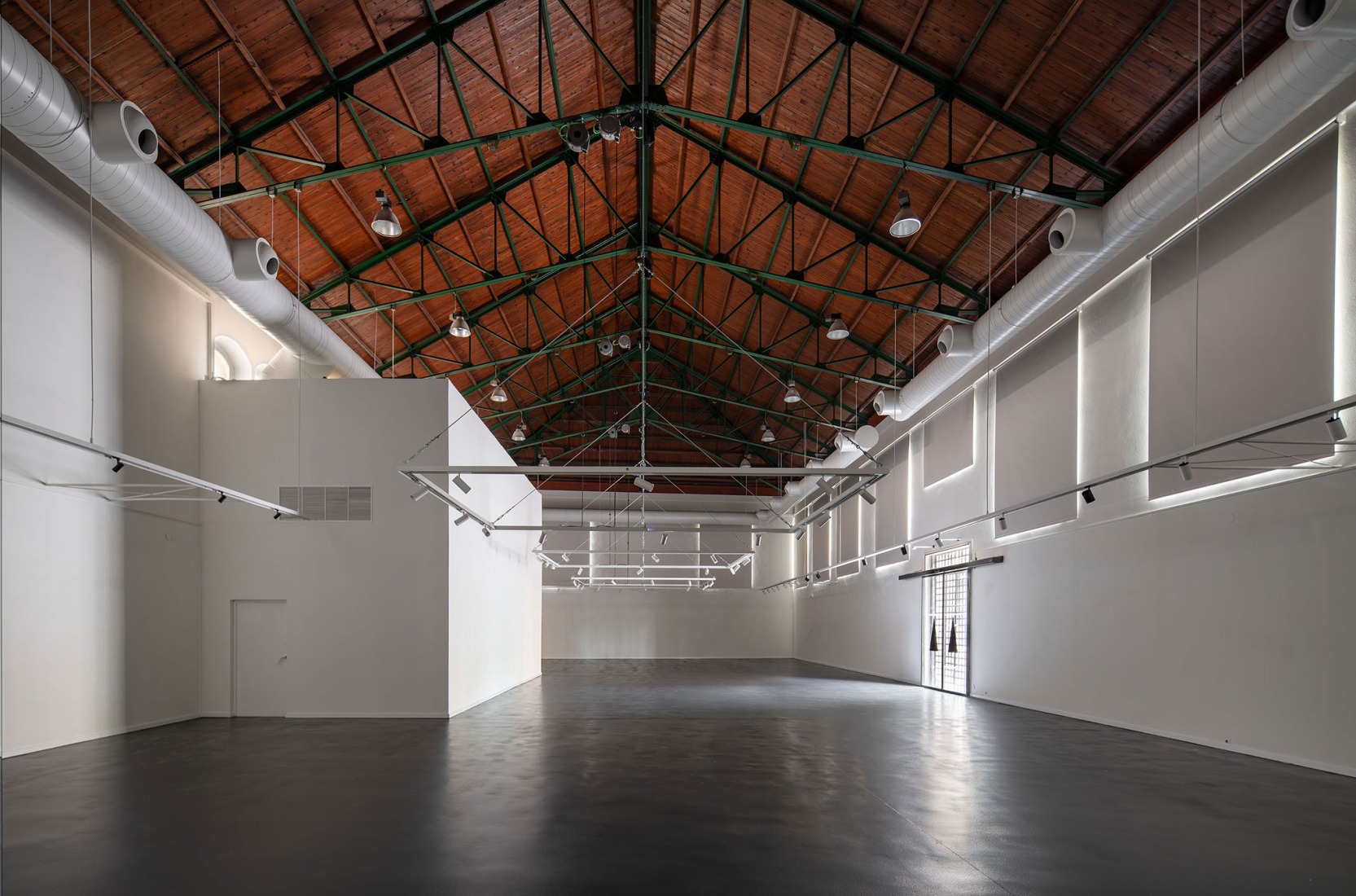 Reforma y digitalización Sala Amós Salvador por Sergio Rojo. Fotografía por Josema Cutillas.