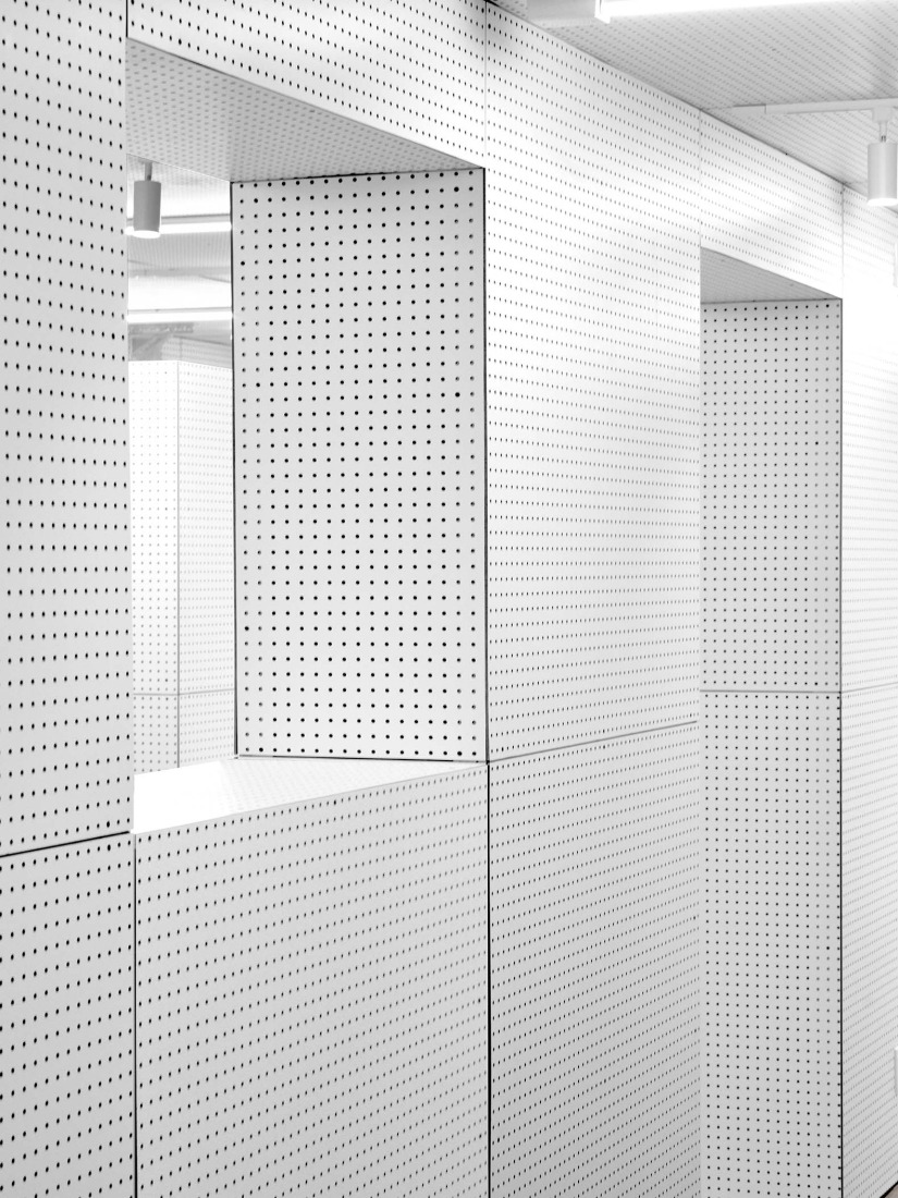EDLM-IDLM por Studio Jean Verville architects. Fotografía por Maxime Brouillet.