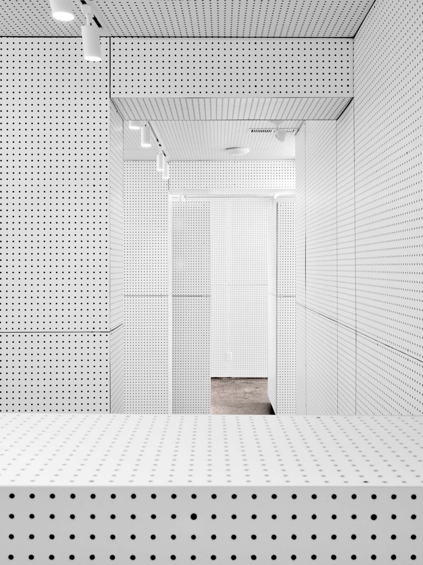 EDLM-IDLM por Studio Jean Verville architects. Fotografía por Maxime Brouillet.