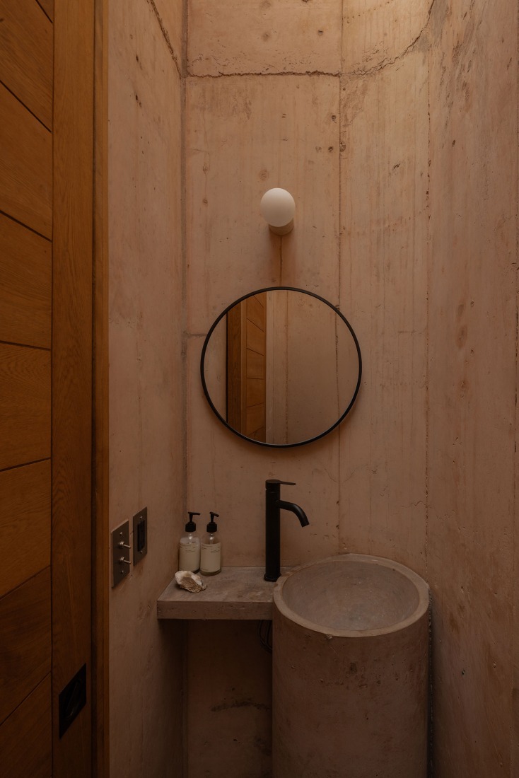 Ten feet House by Studio Font. Photograph by Alber Studio.