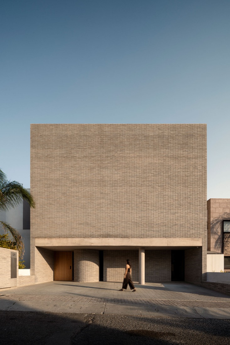 "Casa Refugio" by Taller Segovia Molina. Photograph by César Belio.